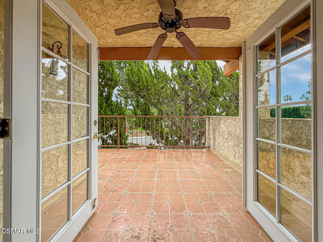 3307 Rainbow Creek Circle, Thousand Oaks CA: https://media.crmls.org/mediaz/dddb543c-1836-4c91-a38f-afb5ed7ddbb3.jpg