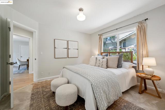 184 Lombardy Ln, Orinda CA: https://media.crmls.org/mediaz/dddb893a-6ebe-4520-8db3-12d53602e070.jpg