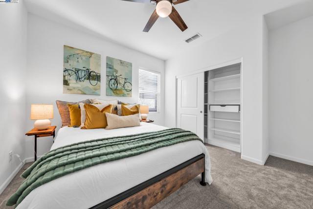 2305 Augusta Ave, Tracy CA: https://media.crmls.org/mediaz/dddbc9dd-b44d-4199-aa6a-a528ece27dad.jpg