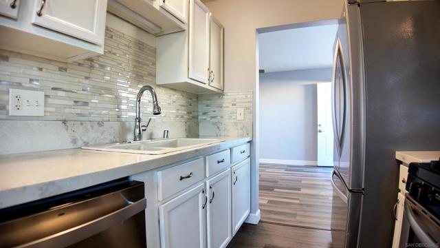 3934 Marine View Ave, San Diego CA: https://media.crmls.org/mediaz/dddbca75-5d1e-4d84-afe9-26fa67c8e350.jpg