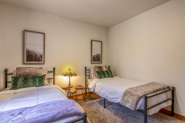 24561 Lakeview Drive, Idyllwild CA: https://media.crmls.org/mediaz/dddc0e27-6788-47fd-a221-c98428a536d1.jpg