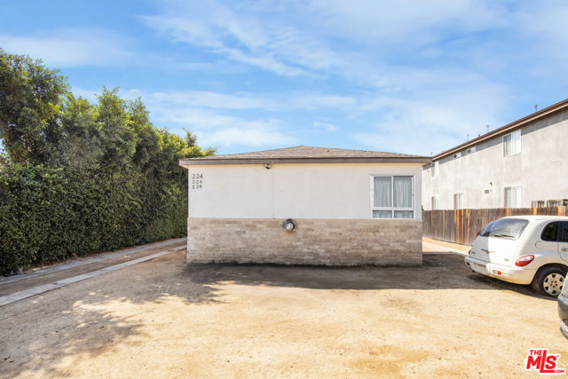 224 W 101st Street, Los Angeles CA: https://media.crmls.org/mediaz/dddc811a-7e2f-4585-a540-eda8278929cc.jpg