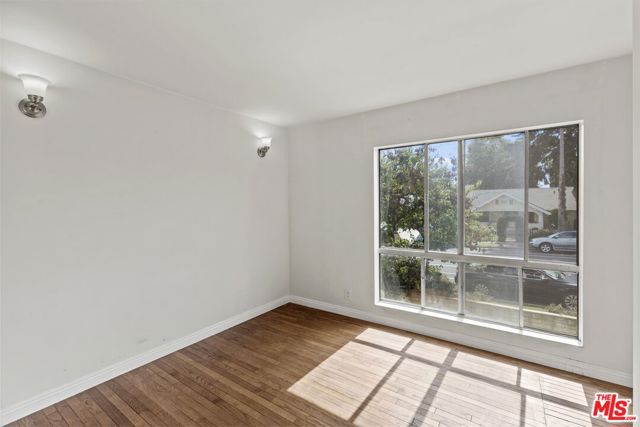 1033 6TH Street, Santa Monica CA: https://media.crmls.org/mediaz/dddcc4b7-cc12-4c12-88d4-f04445477cb0.jpg
