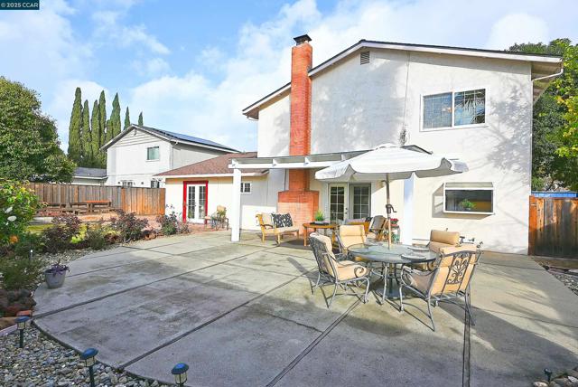 1677 6Th St, Concord CA: https://media.crmls.org/mediaz/dddceddf-0146-4340-96ab-86b7a39fbc48.jpg