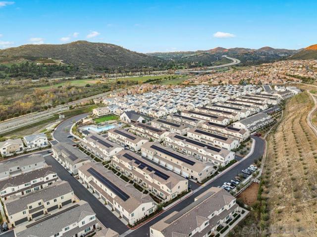 347 Sweet Pl, Fallbrook CA: https://media.crmls.org/mediaz/dddd6184-128c-49ac-afc9-b2aa9f2b5f08.jpg