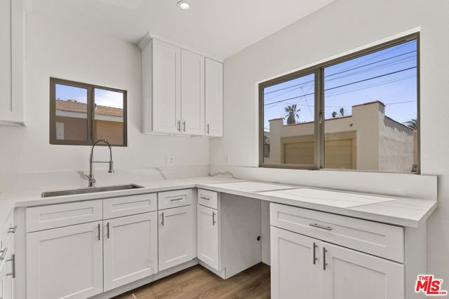 1622 W 66th Street, Los Angeles CA: https://media.crmls.org/mediaz/dddd6b18-a9ad-434a-89d9-5e1414cf7901.jpg