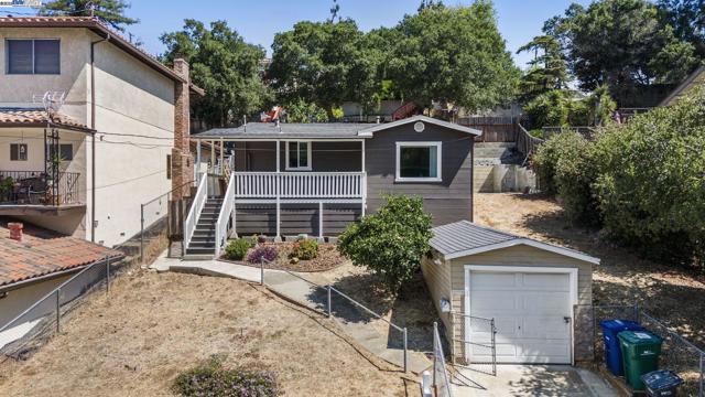 25910 Westview Way, Hayward CA: https://media.crmls.org/mediaz/dddd8e93-8902-423c-bc45-94ec3bb119fb.jpg
