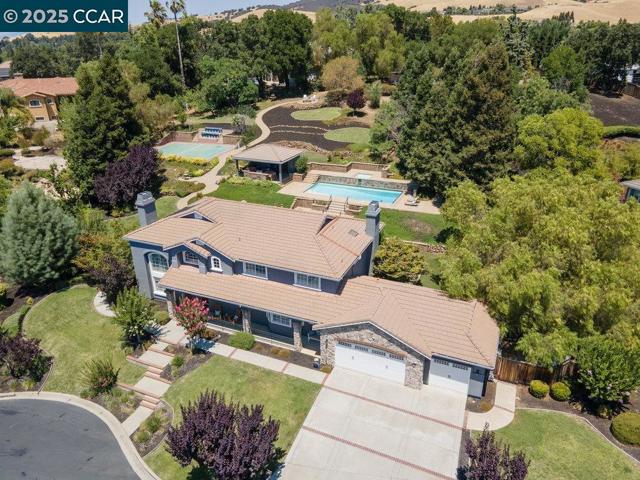 825 Bertram St, Walnut Creek CA: https://media.crmls.org/mediaz/ddde24a2-f785-4abf-9eeb-628e22d9fe4e.jpg