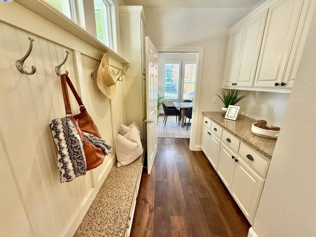 1164 Lexington Way, Livermore CA: https://media.crmls.org/mediaz/ddde508e-87f3-4168-b74f-c8ed77520844.jpg