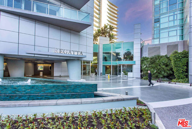 13600 Marina Pointe Drive, Marina del Rey CA: https://media.crmls.org/mediaz/ddde59be-3ee1-4a5d-8ac1-4e0e3b327d5c.jpg