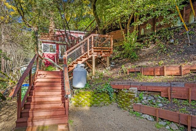 19495 Beardsley Road, Los Gatos CA: https://media.crmls.org/mediaz/dddea70d-a3ea-40c5-a828-3889c587e79f.jpg