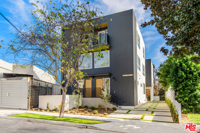 1616 S Sycamore Avenue, Los Angeles CA: https://media.crmls.org/mediaz/dddea8f1-e1c5-495e-b31d-9612edcbc49d.jpg