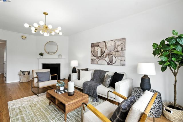 24 Riverton Dr, San Francisco CA: https://media.crmls.org/mediaz/dddebb6c-8e0a-4cd1-91da-54203a08dcf8.jpg
