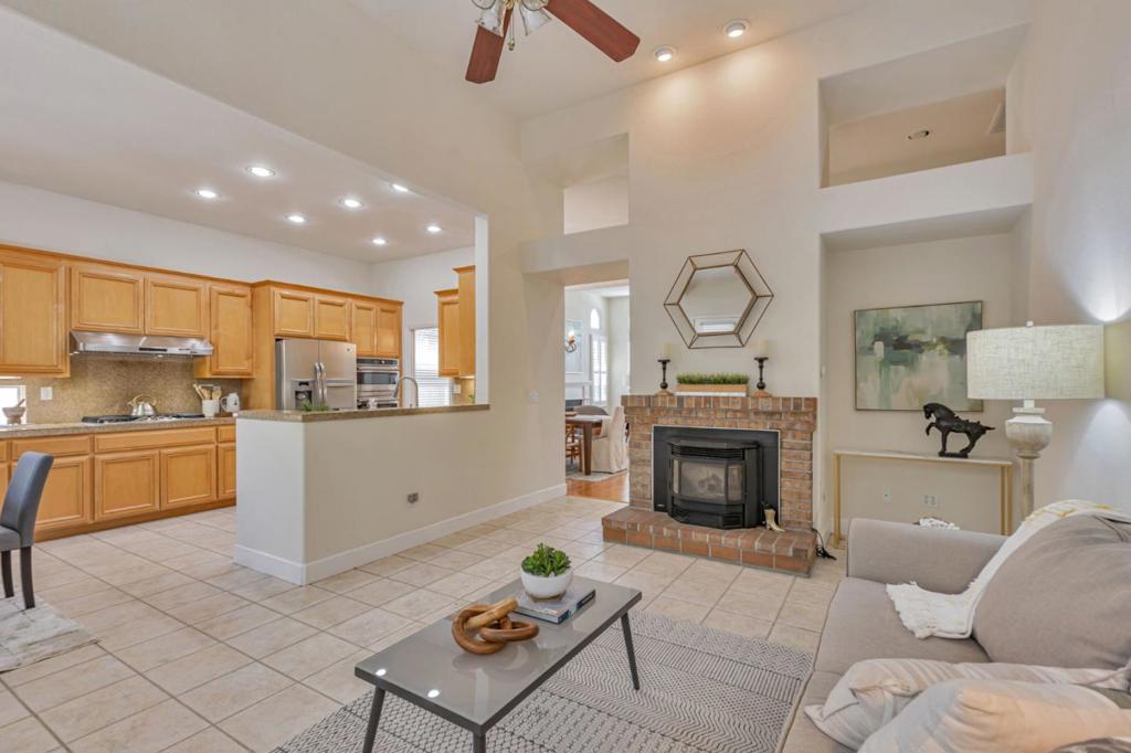 https://media.crmls.org/mediaz/dddf23a2-78d5-494c-95e8-afadb44ee4c7.jpg?preset=X-Large