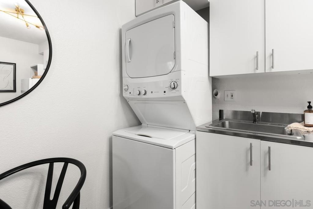 https://media.crmls.org/mediaz/dddf392d-8205-4bf4-bc8d-271f06e6b9da.jpg?preset=X-Large