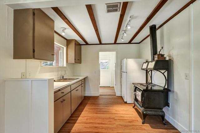 3174 Salton Vista, Julian CA: https://media.crmls.org/mediaz/dddf8f27-bf78-4267-b75f-ce108ea0659a.jpg