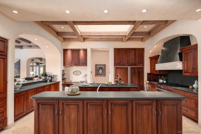 17535 Los Morros, Rancho Santa Fe CA: https://media.crmls.org/mediaz/dde07ccc-0f17-4e2e-8bed-c8b634cb2bc6.jpg