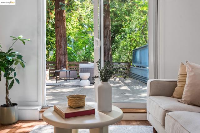 4479 Elinora Ave, Oakland CA: https://media.crmls.org/mediaz/dde08d07-af61-4d7c-a2d3-ea2b2000746f.jpg