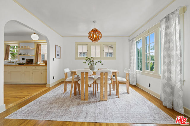2843 Virginia Road, Los Angeles CA: https://media.crmls.org/mediaz/dde0b10e-e1da-4c07-b968-b414651da47c.jpg