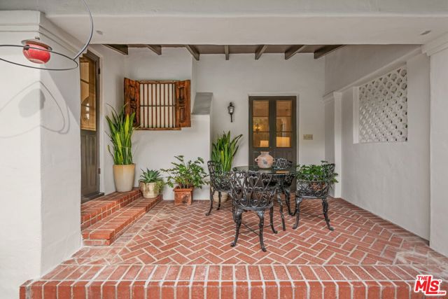 435 Loring Avenue, Los Angeles, California 90024, 4 Bedrooms Bedrooms, ,3 BathroomsBathrooms,Single Family Residence,For Sale,Loring,24464419