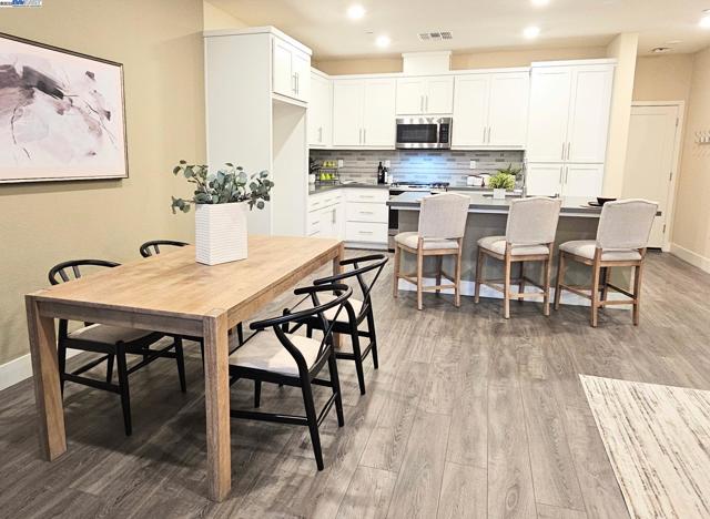 Kitchen/Eating area