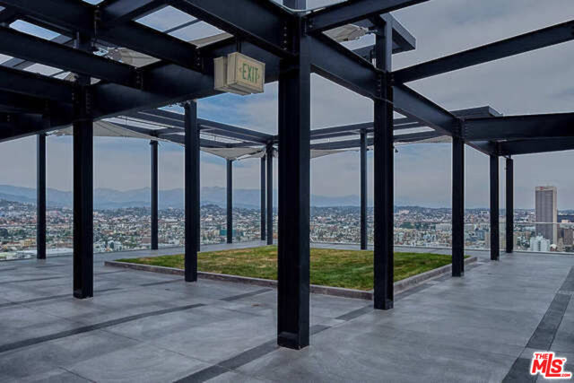 3810 Wilshire Boulevard, Los Angeles CA: https://media.crmls.org/mediaz/dde0c9a5-1fc8-4cee-a745-b8dfeef86e6a.jpg