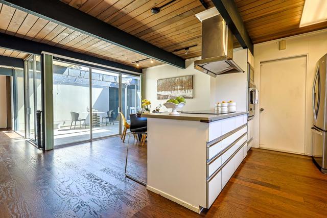 275 Puffin Court, Foster City CA: https://media.crmls.org/mediaz/dde0d444-41f2-479a-a7d4-3b81b048cb37.jpg