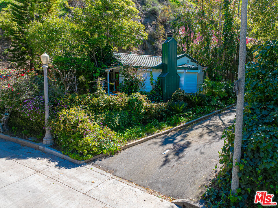 1418 Lindacrest Drive