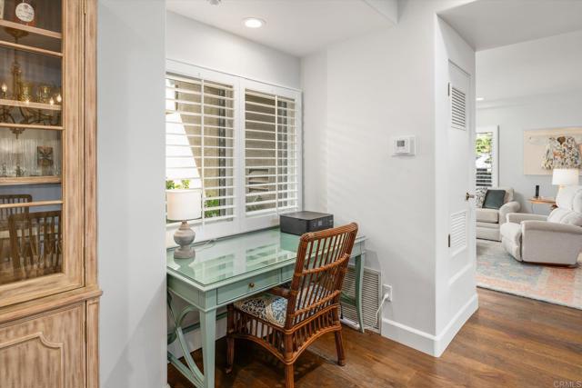 8171 El Paseo Grande, La Jolla CA: https://media.crmls.org/mediaz/dde172a5-10e7-4630-8184-b9bce5f25b9f.jpg