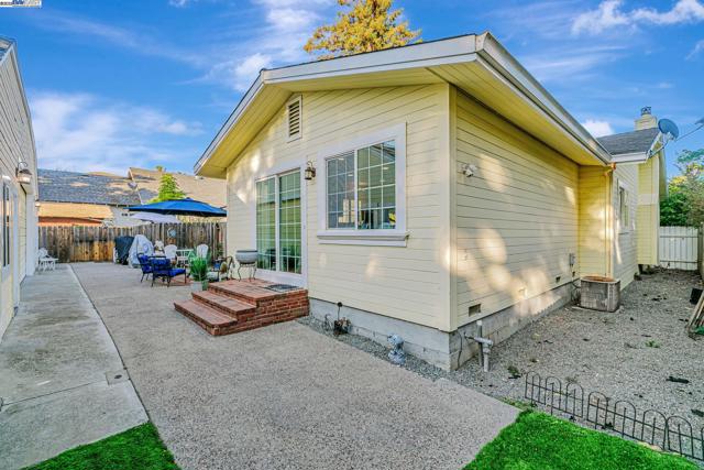 337 I St, Fremont CA: https://media.crmls.org/mediaz/dde1b98b-3aa7-437b-9f45-cd0695ac8854.jpg