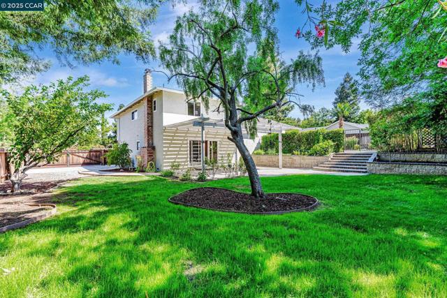 321 Chardonnay Cir, Clayton CA: https://media.crmls.org/mediaz/dde1cc77-17a0-48e2-870f-2963ef67af5f.jpg