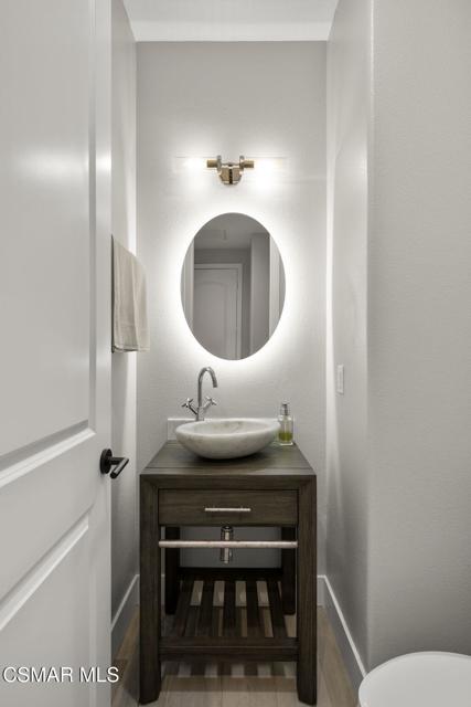1915 Hazel Nut Court, Agoura Hills CA: https://media.crmls.org/mediaz/dde31b40-337f-4cc3-b8e3-75f5f85c8062.jpg