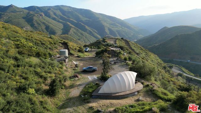 34550 Mulholland Highway, Malibu CA: https://media.crmls.org/mediaz/dde3439d-54dd-428f-885d-3fb6f70284f4.jpg