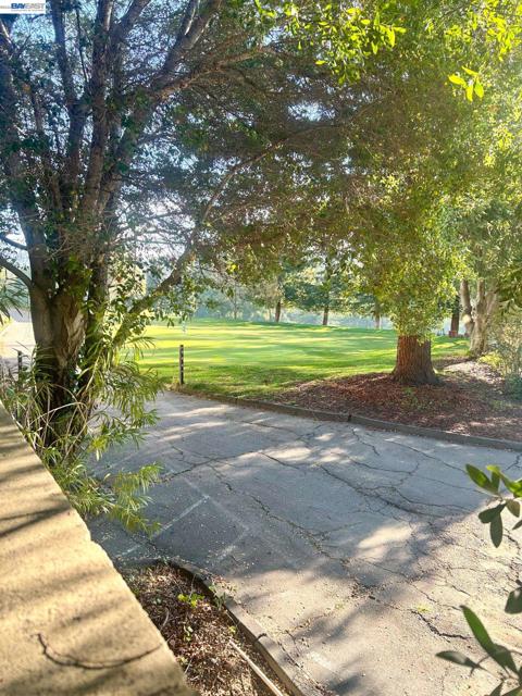 5335 Broadway Terrace, Oakland CA: https://media.crmls.org/mediaz/dde35c87-3c1f-4ddb-90f1-8eedf6c1a204.jpg