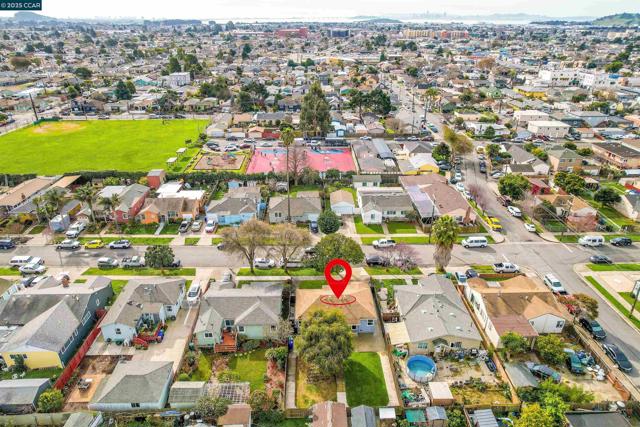 2421 Lincoln Ave, Richmond CA: https://media.crmls.org/mediaz/dde39d6a-f0d3-4213-915e-6b972ce23e1c.jpg