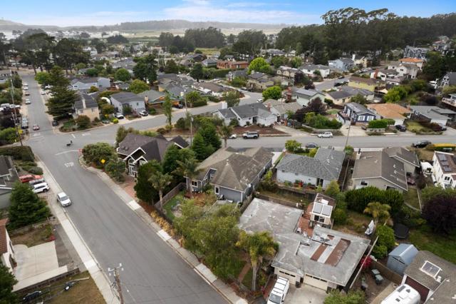 422 Montecito Avenue, El Granada CA: https://media.crmls.org/mediaz/dde3a6f8-5707-4a14-bd0d-80296c9c35fb.jpg