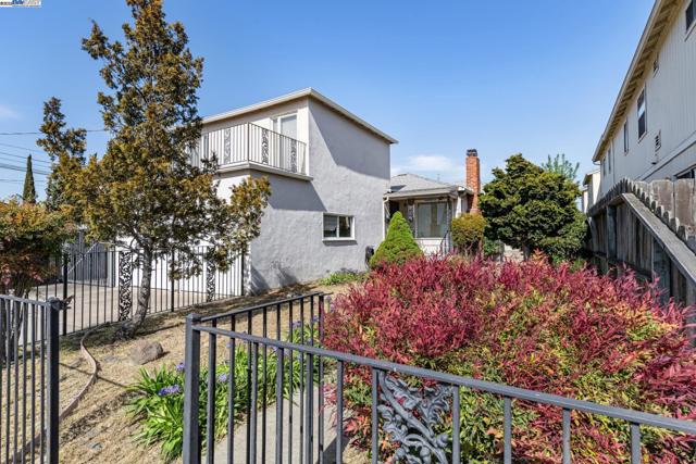 21032 Baker Rd, Castro Valley CA: https://media.crmls.org/mediaz/dde44fb9-ebad-44f9-8094-39fe28a64a85.jpg