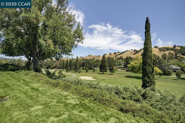 3136 Tice Creek Dr, Walnut Creek CA: https://media.crmls.org/mediaz/dde495aa-7872-4cec-b2d2-bdde2349a902.jpg