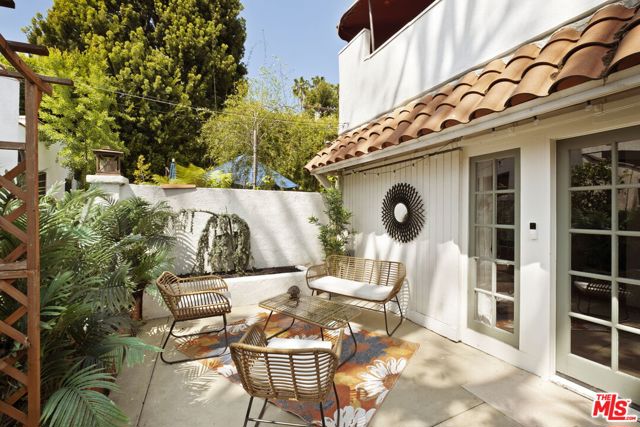 1620 N Genesee Avenue, Los Angeles CA: https://media.crmls.org/mediaz/dde4e3f2-15f7-41f5-8240-7097bf9c83ab.jpg