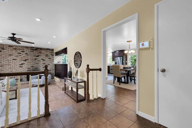 17561 Vineyard Rd, Castro Valley CA: https://media.crmls.org/mediaz/dde5fe24-727b-48be-a112-c58cdd4bbcf0.jpg