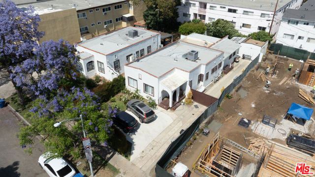 1010 N Edinburgh Avenue, West Hollywood CA: https://media.crmls.org/mediaz/dde630e9-89b3-4658-b051-b4ce4b5c9736.jpg