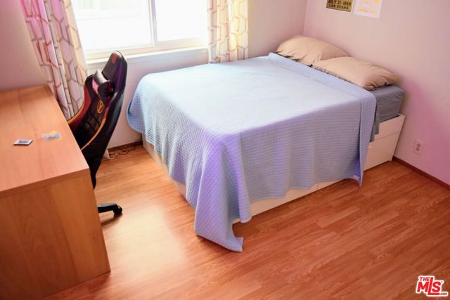 437 29th Street, San Francisco CA: https://media.crmls.org/mediaz/dde655ff-b995-4c9f-a21d-9101376ac553.jpg