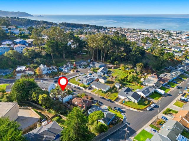 5 Hibbert Court, Pacifica CA: https://media.crmls.org/mediaz/dde71c02-4e03-40ee-8f58-0700f95a9925.jpg