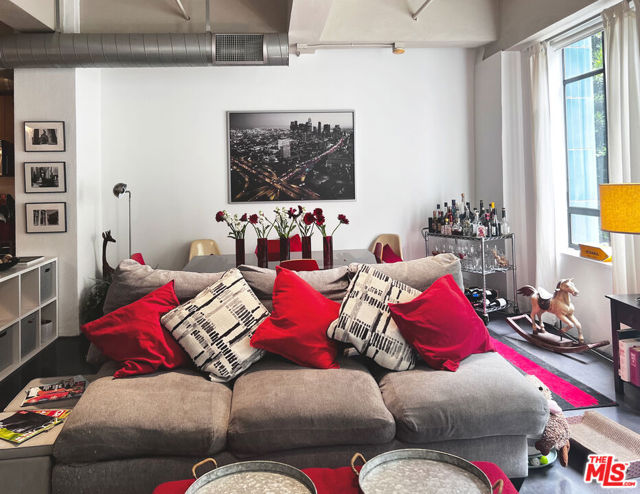 849 S Broadway, Los Angeles CA: https://media.crmls.org/mediaz/dde7204a-f7e4-48aa-b720-f82768558a70.jpg