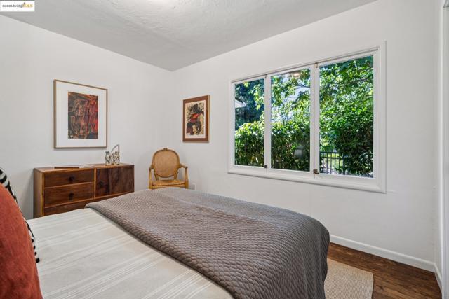 16 Muir Way, Berkeley CA: https://media.crmls.org/mediaz/dde75f49-e6bb-4d02-a3a3-f149cd97c5fe.jpg