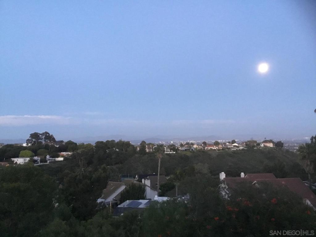 https://media.crmls.org/mediaz/dde8700d-8cc5-4a57-b966-bb3d6cccf035.jpg?preset=X-Large
