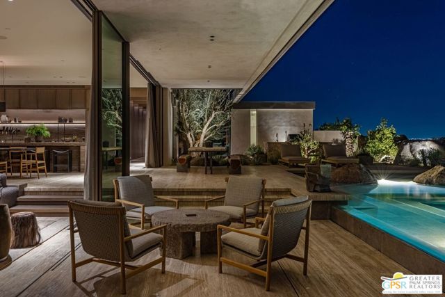 2215 Vista Distancia Court, Palm Springs, CA 92262