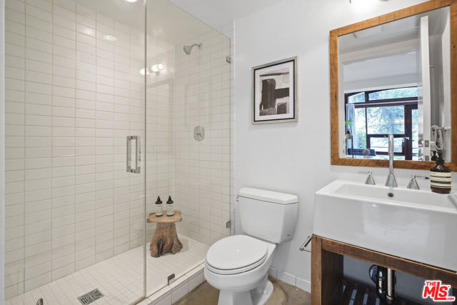 940 E 2nd Street, Los Angeles CA: https://media.crmls.org/mediaz/dde88818-ce6b-4c35-8a62-529431abb9ab.jpg