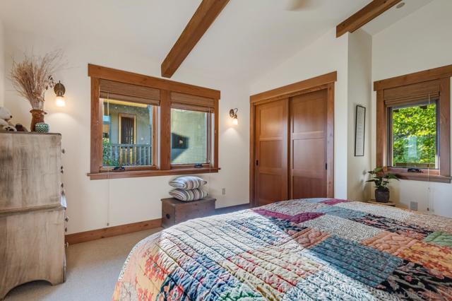 35750 Mountain Circle Drive, Julian CA: https://media.crmls.org/mediaz/dde8ba9d-b081-4a34-960e-c7c6acc5816f.jpg