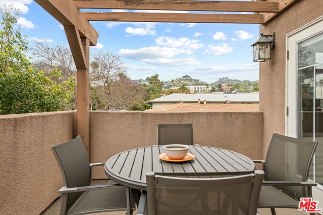 1248 Laurel Avenue, West Hollywood, California 90046, 3 Bedrooms Bedrooms, ,2 BathroomsBathrooms,Condominium,For Sale,Laurel,24395181